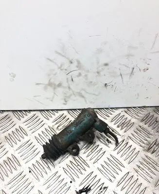 Clutch slave cylinder