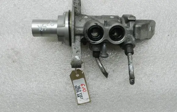Renault Espace V (RFC) Master brake cylinder 460115847R 460115847