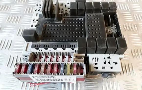 Volvo S80 Fuse module 9494509 99W392 9494343
