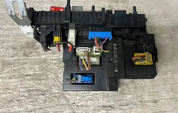 Mercedes-Benz C W204 Fuse module A2045453901