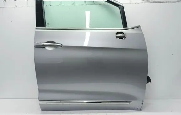 Chrysler Pacifica Front door