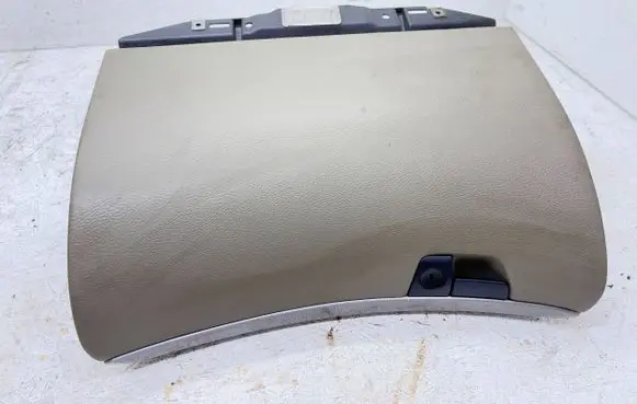 Volvo V70 Glove box 8650374