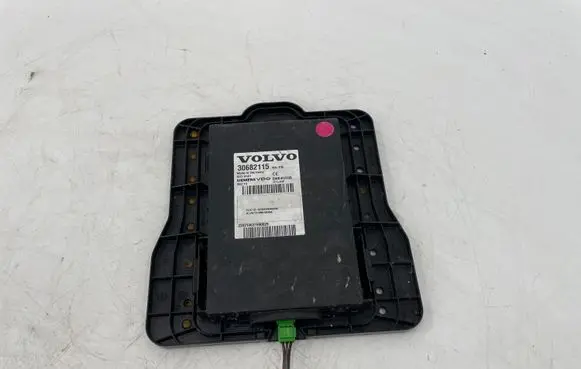 Volvo S80 Keyless (KESSY) go control unit/module 30682115