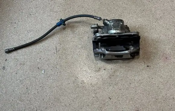 BMW X1 U11 Front brake caliper 6891043