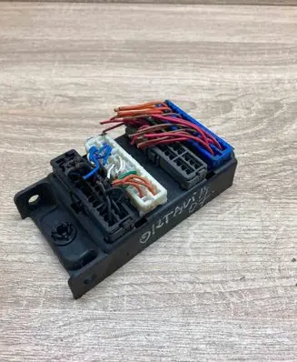 KIA Sorento Fuse module 913103E810