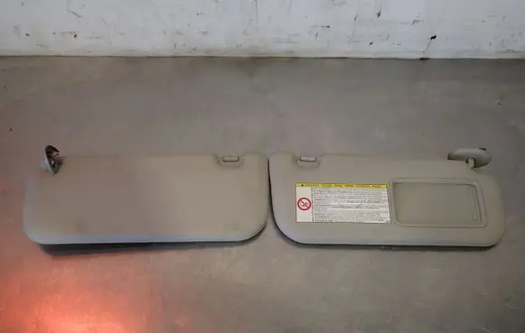 Toyota Urban Cruiser (XP110) Sun visor