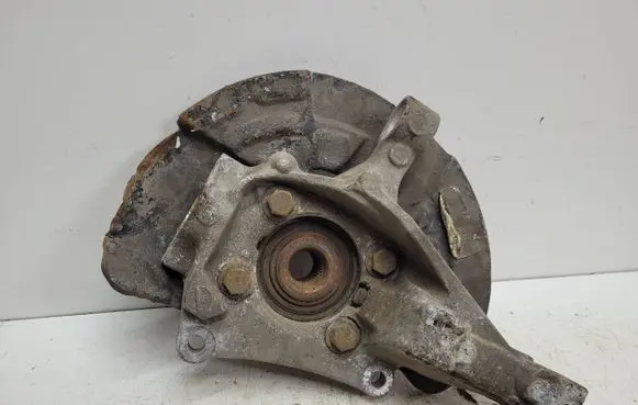 Volvo V70 Front wheel hub 9461943