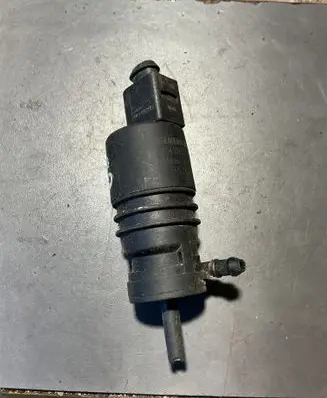 Honda Accord Windscreen/windshield washer pump 3043126