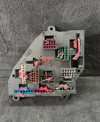 BMW 5 F10 F11 Fuse module 9252813 317033451F 02522357