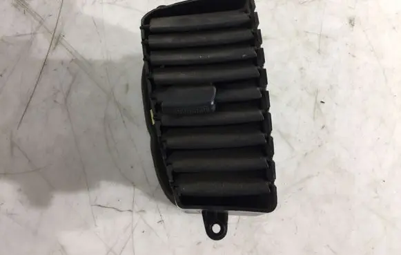 KIA Sorento Dash center air vent grill 974303E000