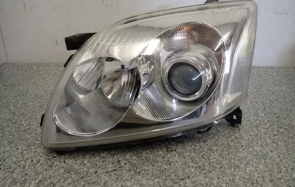 Toyota Avensis T250 Headlight/headlamp