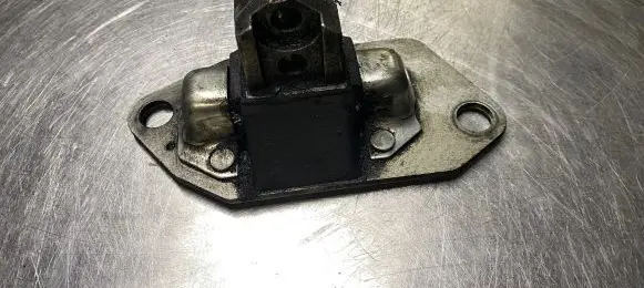 Volvo S80 Engine mount bracket