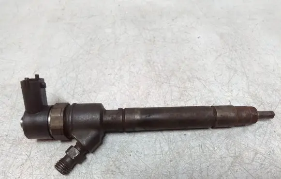 Volvo V70 Fuel injector 30777526 0445110298