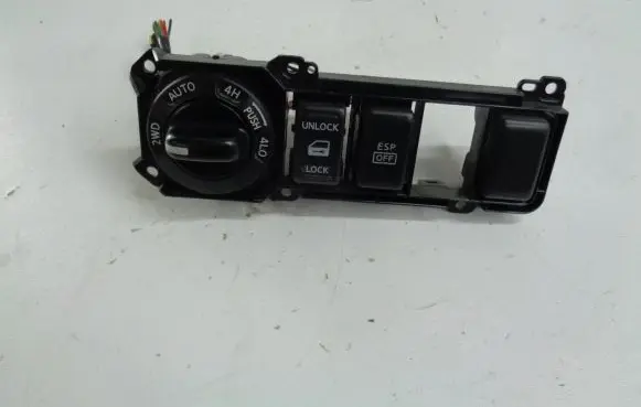 Nissan Pathfinder R51 Central console control unit 