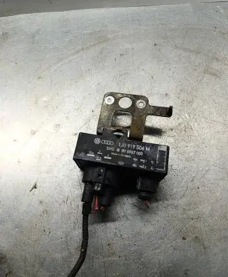 Volkswagen Polo IV 9N3 Coolant fan relay 1j0919506m