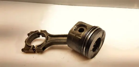 BMW 5 E39 Piston with connecting rod