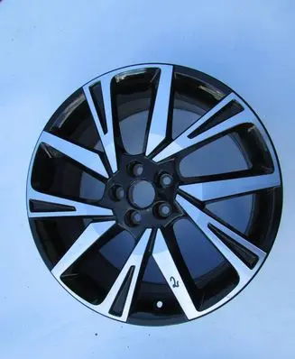 Seat Arona R18 alloy rim 8F9071498A