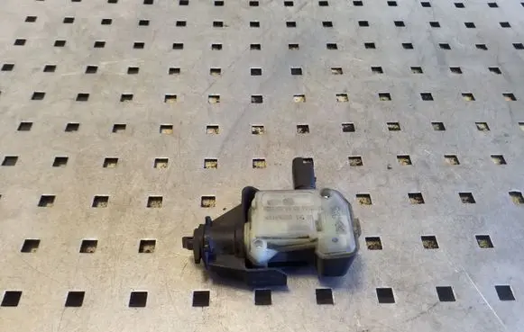 Fuel tank cap lock motor