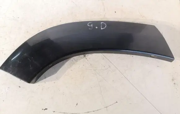Toyota RAV 4 (XA30) Rear fender molding trim 