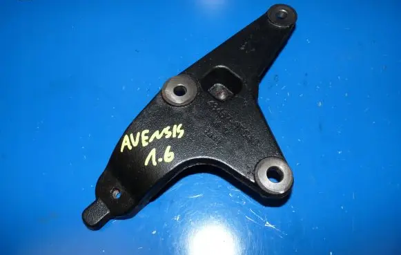Toyota Avensis T270 Engine mounting bracket 434570F040