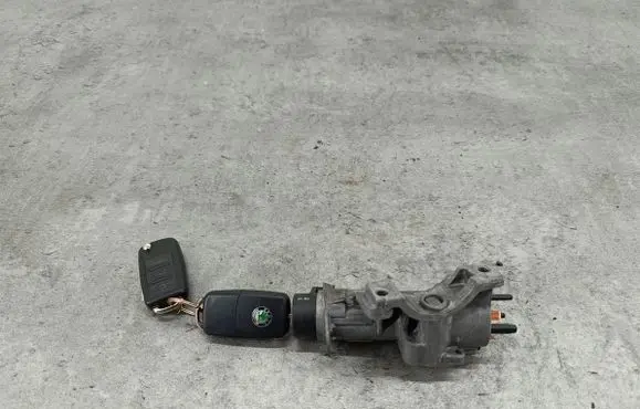 Skoda Fabia Mk2 (5J) Ignition lock 4B0905851C
