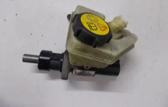 Ford Mondeo MK I Master brake cylinder 