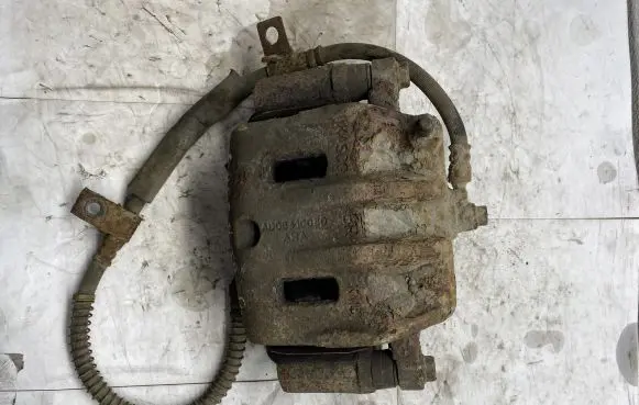 KIA Sorento Front brake caliper