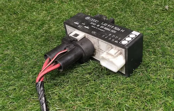 Volkswagen Golf IV Coolant fan relay 1J0919506H 898884000