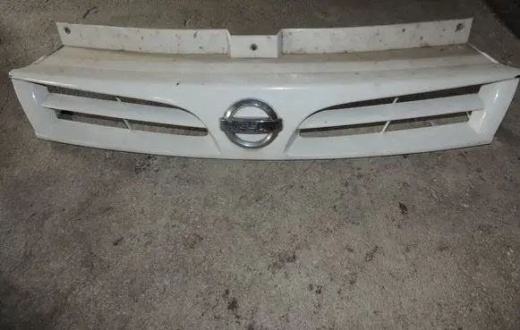 Opel Vivaro Front grill 8200137047