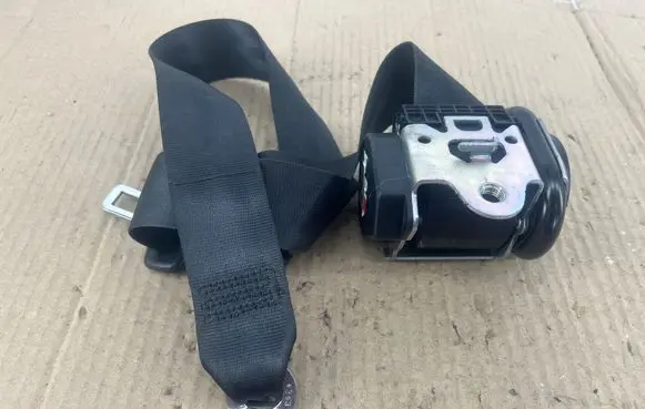 Skoda Yeti (5L) Front seatbelt 618549600 5L2857701D 1000068
