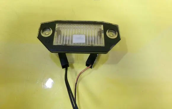 Ford Mondeo Mk III Number plate light 1S71-13550-AD