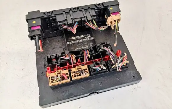 Volkswagen PASSAT B6 Comfort/convenience module 3c8937049e 3m5t-18v815-ef