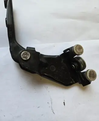 Volkswagen Caddy Sliding door middle roller runner 2K0843335A