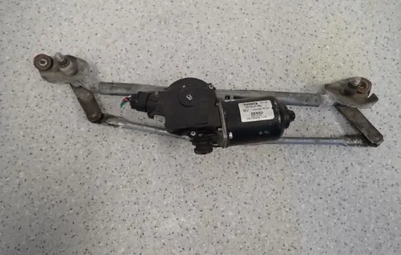 Toyota Corolla Verso AR10 Front wiper linkage 