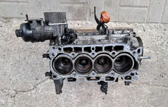 Citroen C4 II Picasso Engine block 9H05 10JBEF