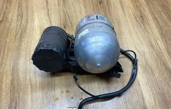 Jaguar XJ X351 Air suspension tank/reservoir AW935B709AE A1370 929620