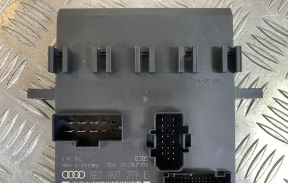Audi A4 S4 B6 8E 8H Comfort/convenience module 8E0907279E