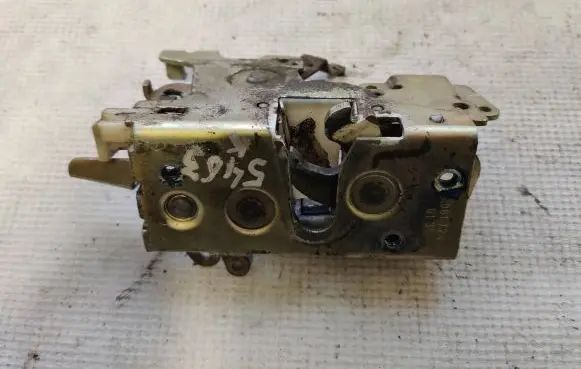 Mercedes-Benz Vito Viano W638 Front door lock 9017200135