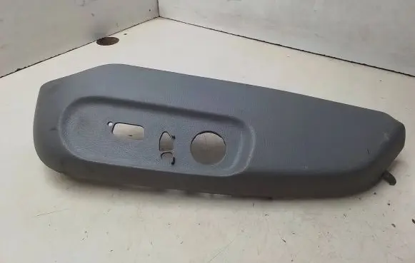 Volkswagen PASSAT B6 Seat trim 3C0881318E