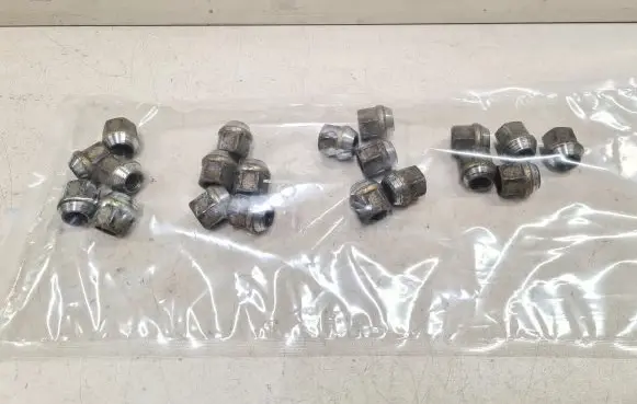 Chrysler PT Cruiser Nuts/bolts 