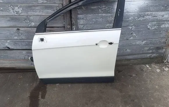 Chevrolet Captiva Front door
