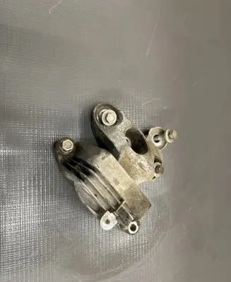 Opel Insignia B Engine mount bracket 84308905 141017