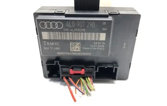 Audi Q7 4L Central body control module 4L0907290