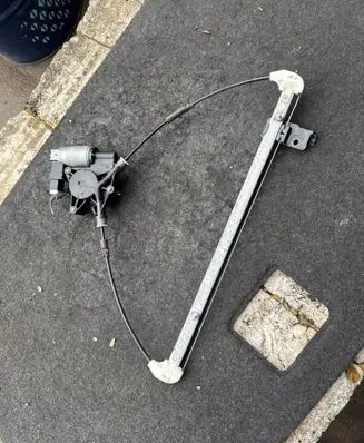 Mazda 3 I Rear door window regulator with motor G22C5858X CM011750 TD777205