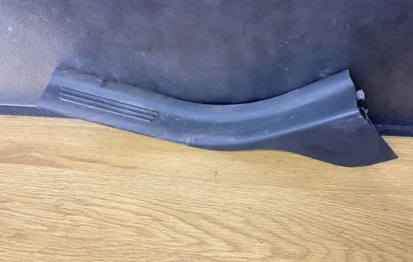 Volvo V50 Rear sill trim cover 8641787