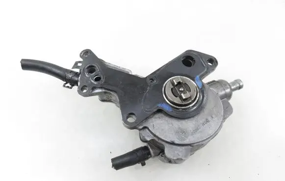 Volkswagen PASSAT B5.5 Vacuum pump 038145209A