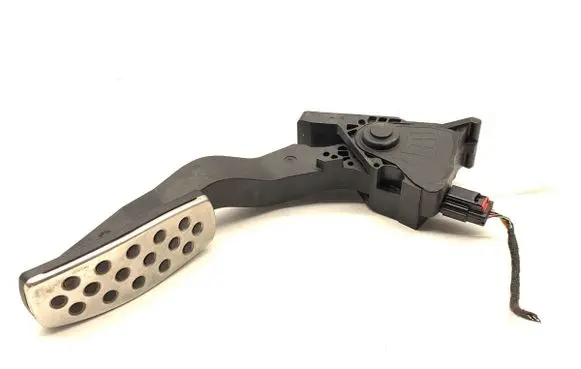 Opel Insignia B Accelerator throttle pedal 84657615