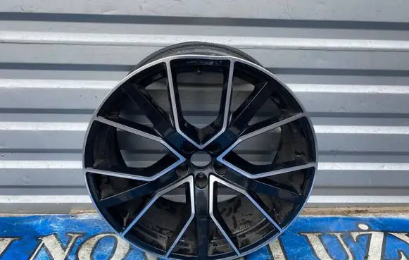 Audi Q8 R22 alloy rim 4M8601025CP
