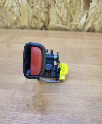 Rear seatbelt buckle