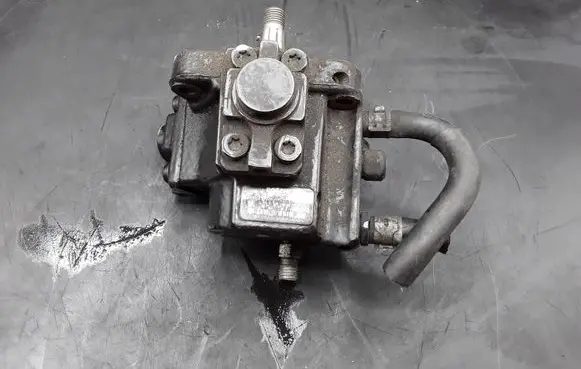 Opel Zafira C Fuel injection high pressure pump 0445010193 55571005